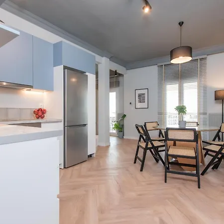 Tinker's Urban Penthouse Διαμέρισμα *
